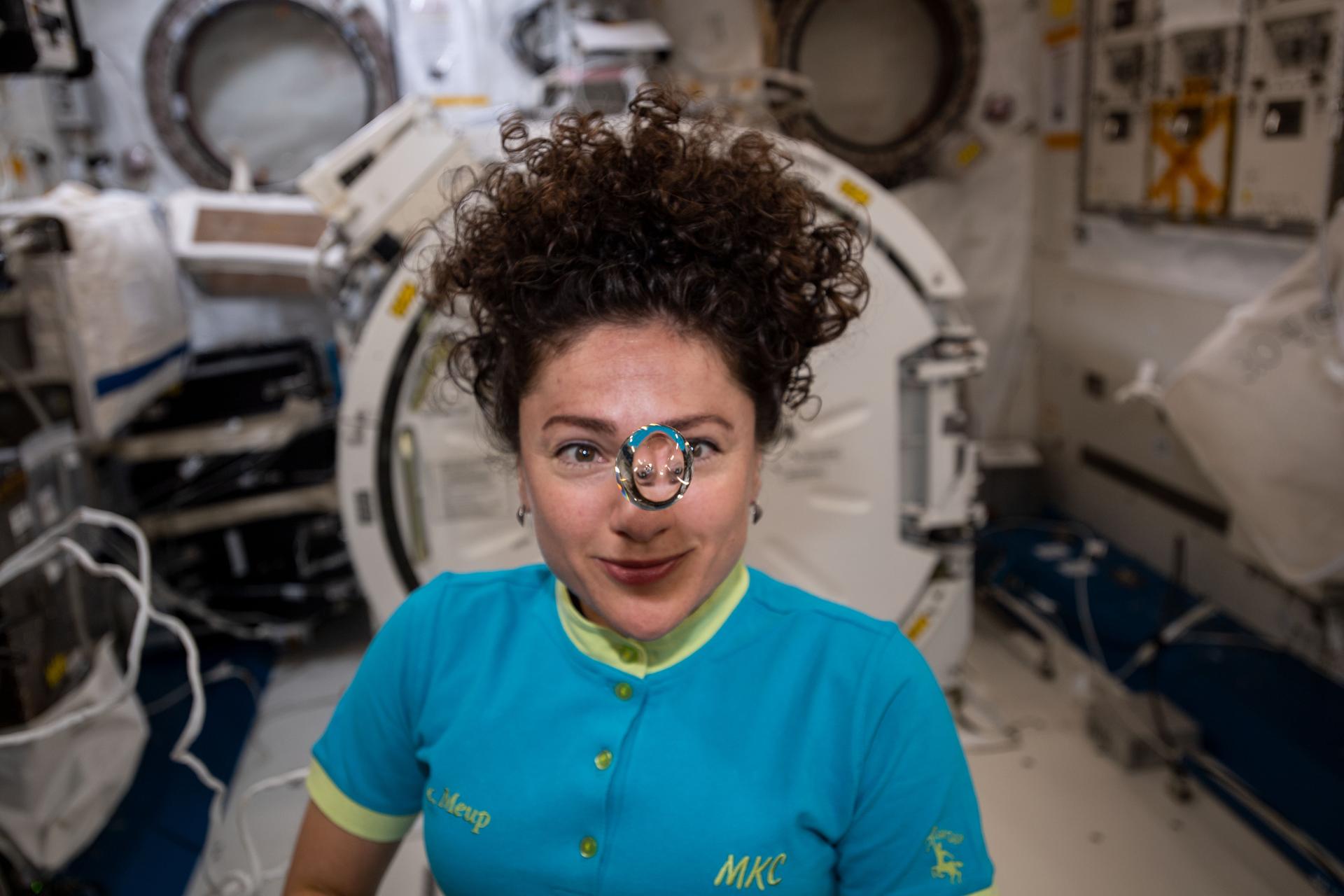 Figure 4: NASA astronaut and Expedition 62 Flight Engineer Jessica Meir observes a floating sphere of water 