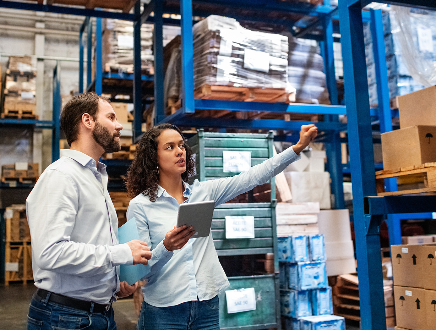 Two employees in a warehouse leverage the HYDRA system to track inventory.