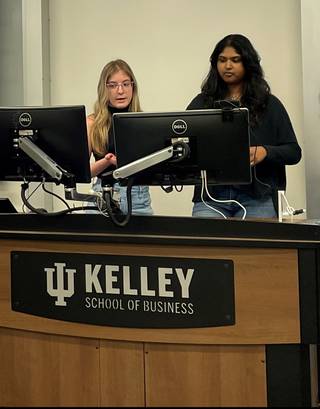 IU students presenting