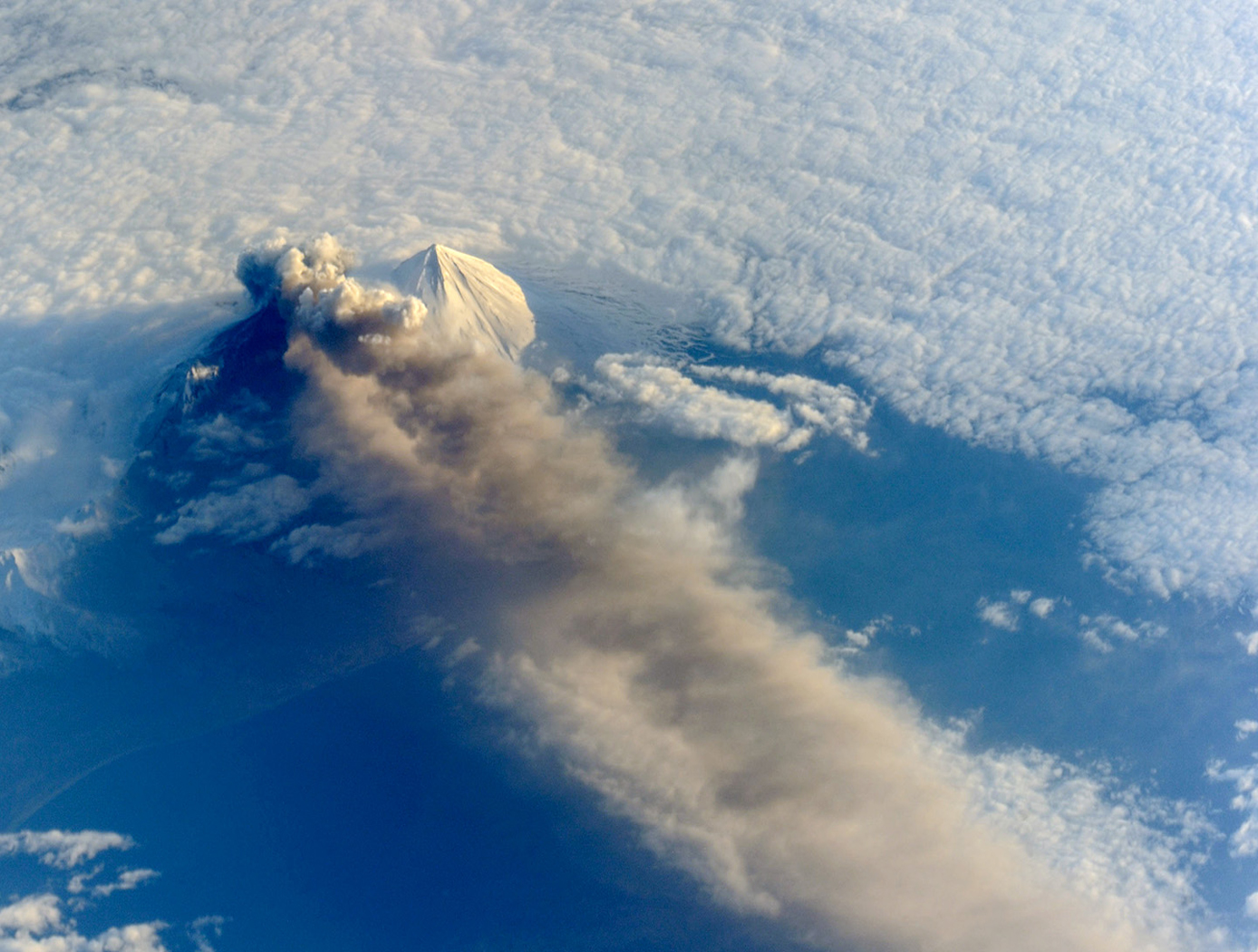 Alaskas Pavlof Volcano: NASAs View from Space
